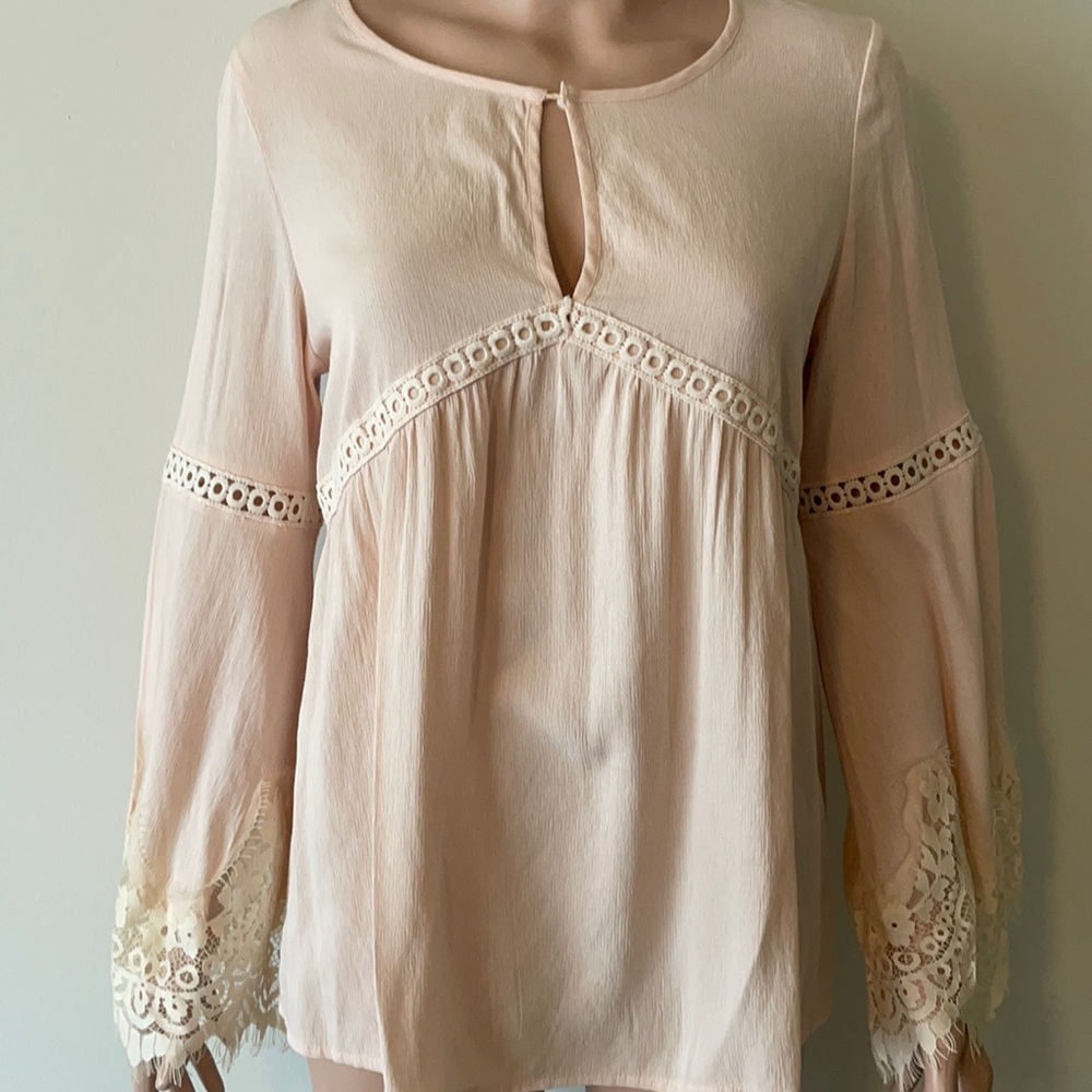 Hassles and Lace medium light pink blouse